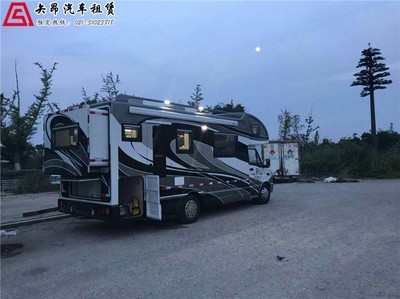 上海青浦華新勞斯萊斯銀云婚車出租 經典座駕點亮浪漫時刻，助力服裝節時尚盛典